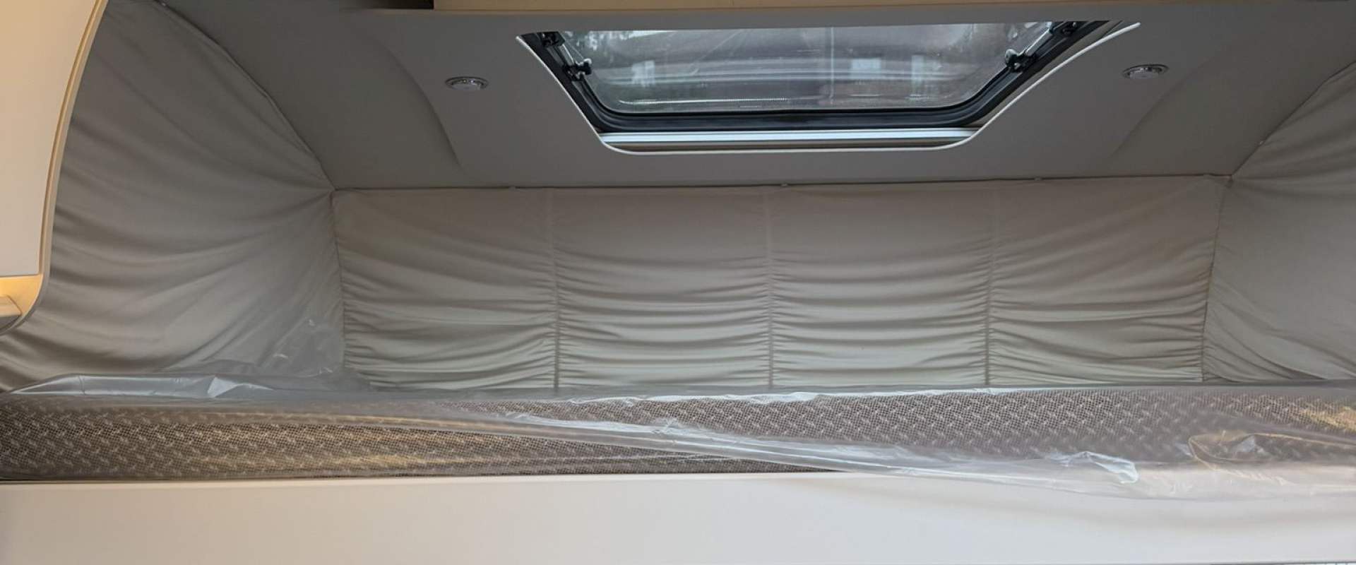 Adria Sonic 700 SL 2026 - elektrisches Hubbett Fahrerkabine 